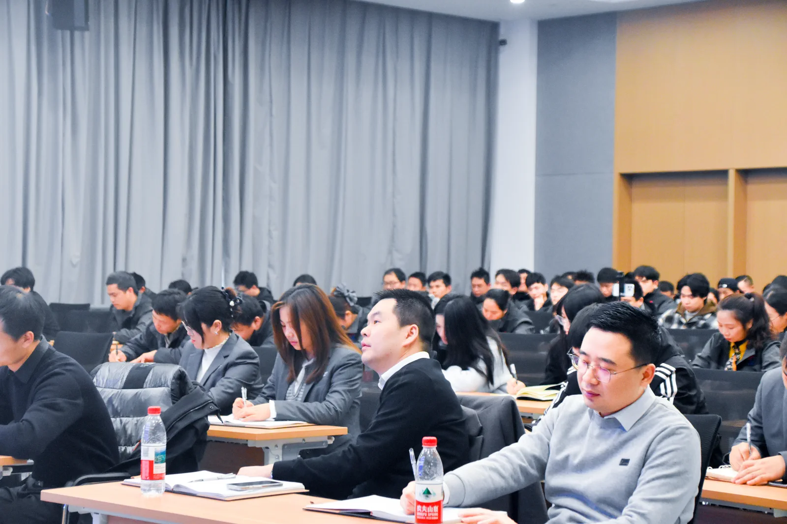 英翰尼员工活动与团队风采